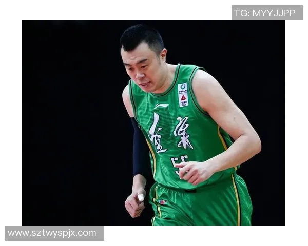 韩德君:从篮球新星到中国男篮的中流砥柱,见证荣耀与挑战的成长之路